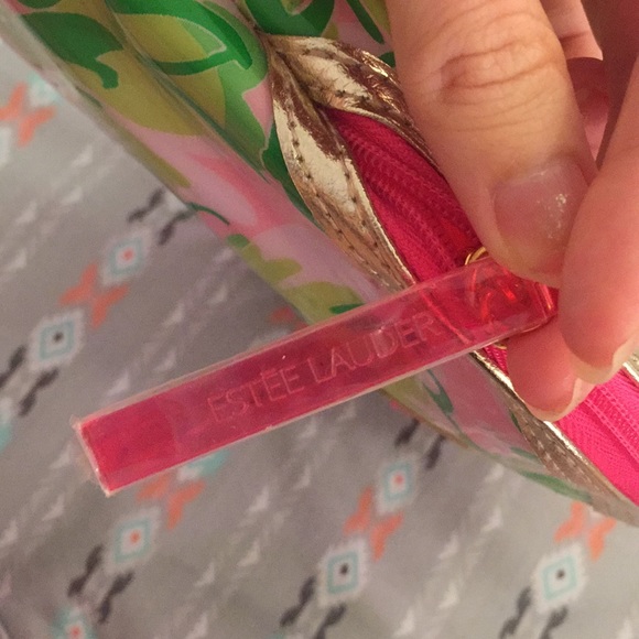 *BOGO 50%*Lilly Pulitzer Estee Lauder makeup bag - Picture 4 of 5